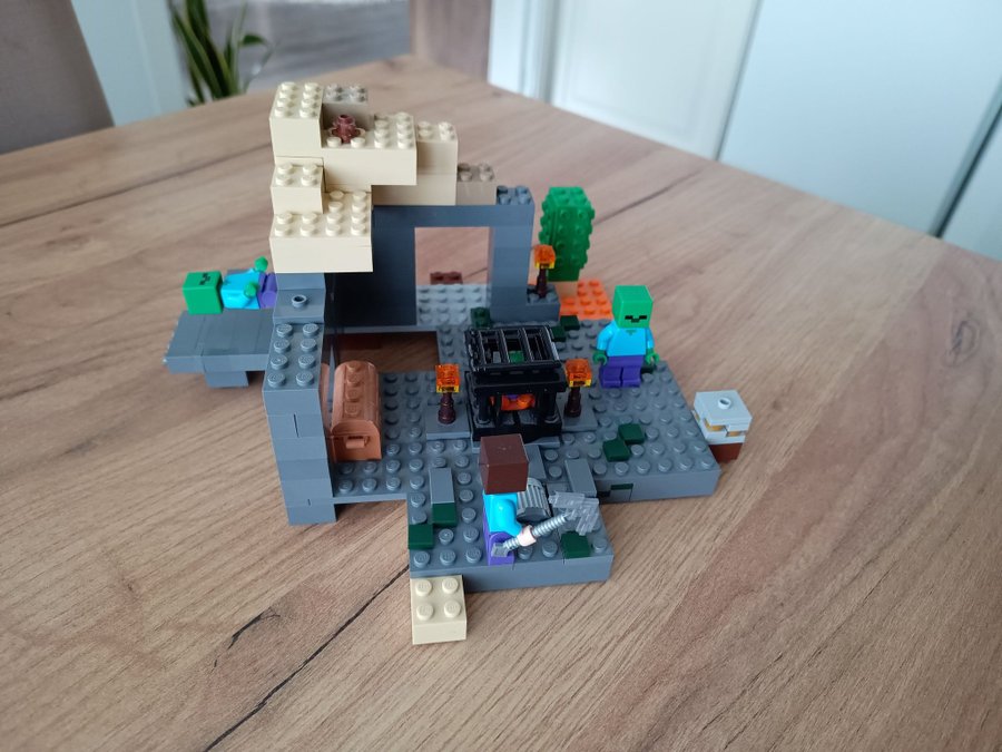 Lego Minecraft 21119 The Dungeon