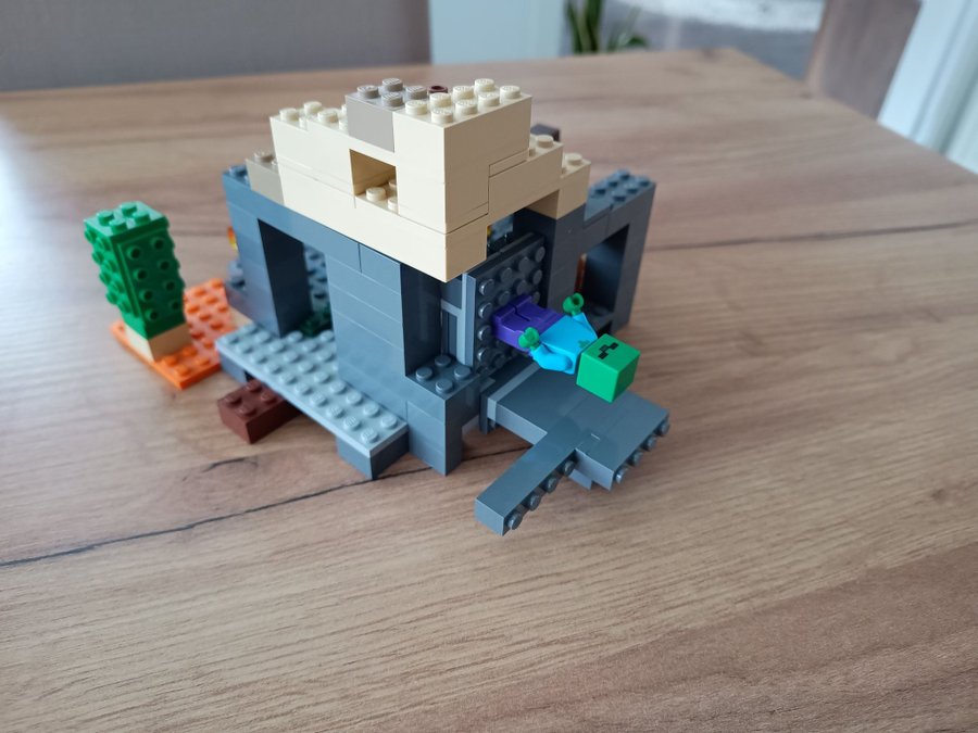 Lego Minecraft 21119 The Dungeon