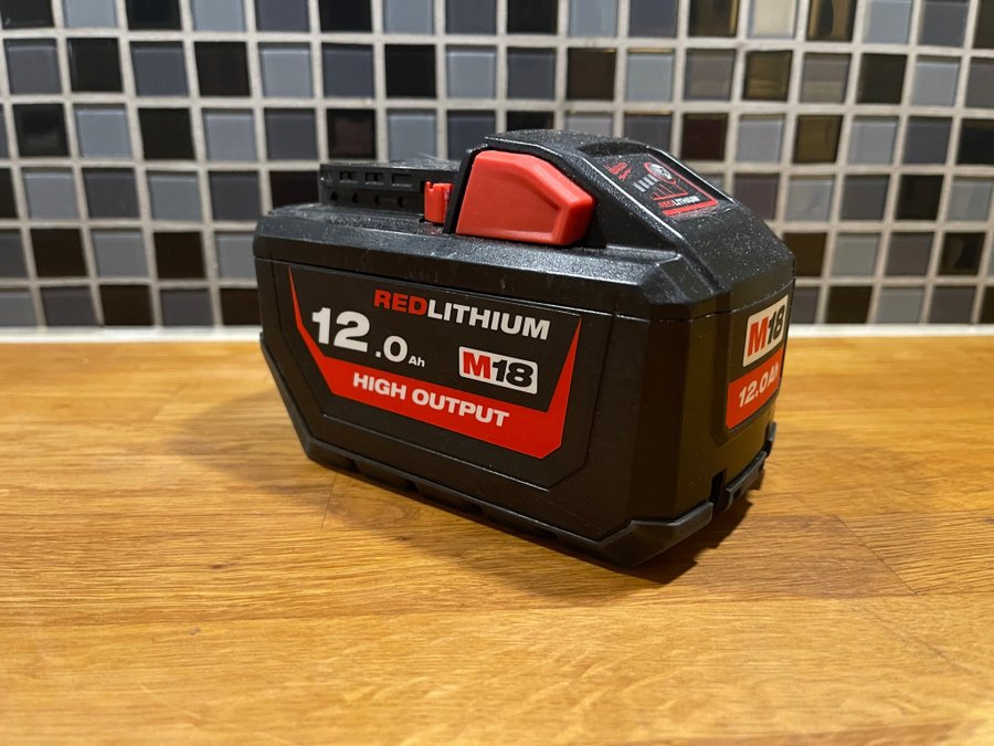 Milwaukee M18 High Output 12.0Ah batteri.