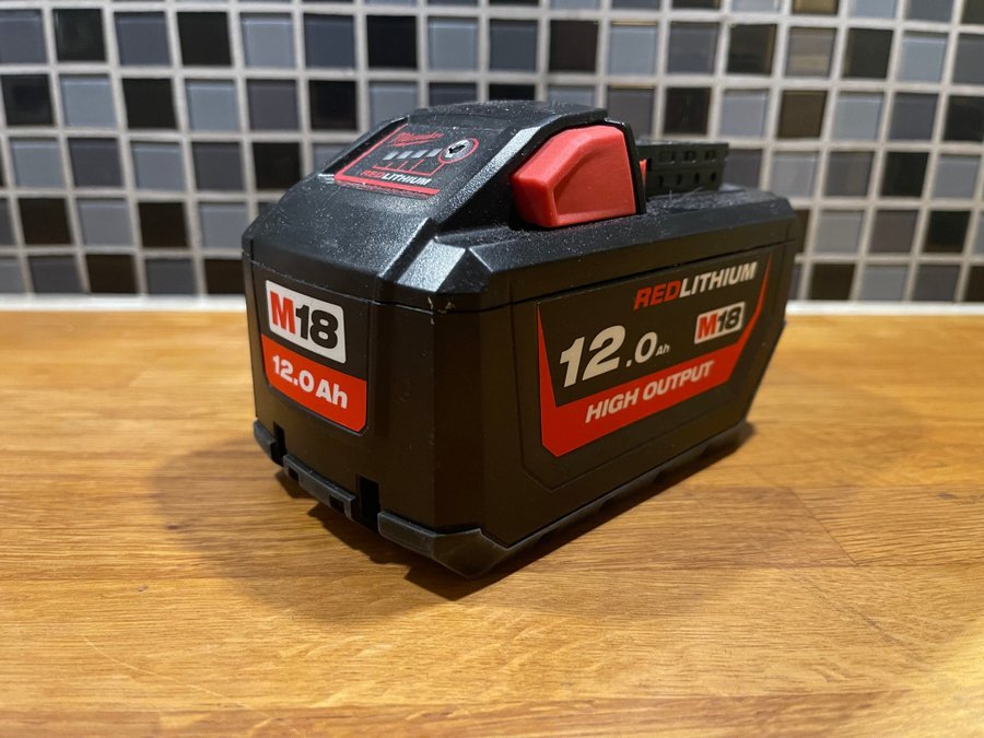 Milwaukee M18 High Output 12.0Ah batteri.