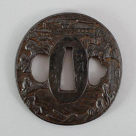 TSUBA Japan 1800-tal Goshuju  Soten Dekor av pakoder i landskap Ca 65 cm