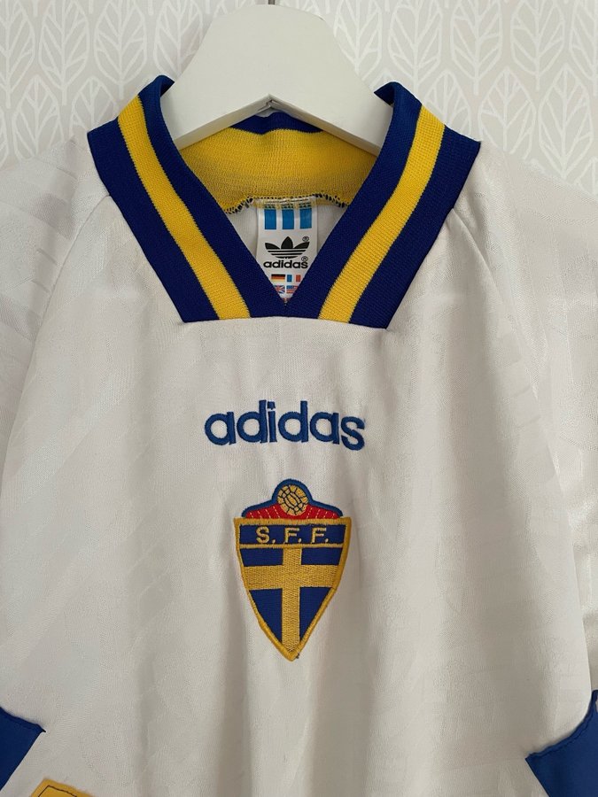 Adidas RETRO Sverige fotbollströja VM 1994, vita bortatröja FRI FRAKT!