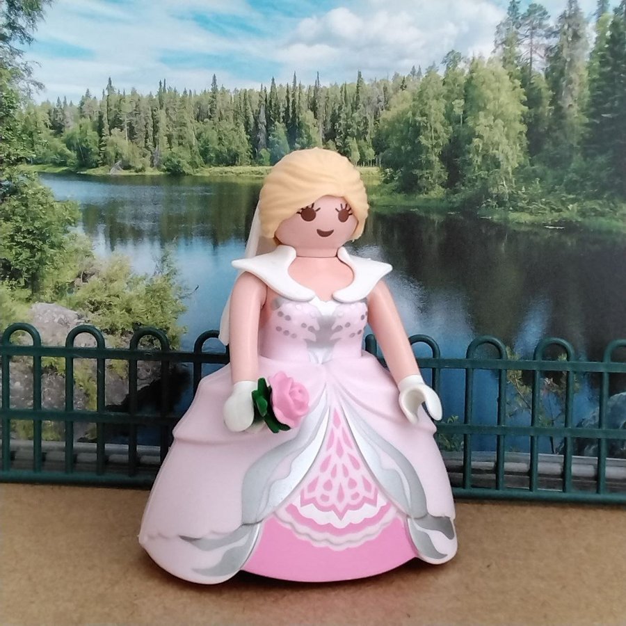 Playmobil prinsessa med klänning, tiara och två olika håruppsättningar (70449)