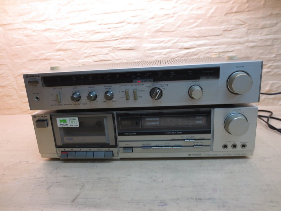 Hitachi SR-2001 AM-FM Stereo Receiver  D-E22 Stereo Cassette Deck!