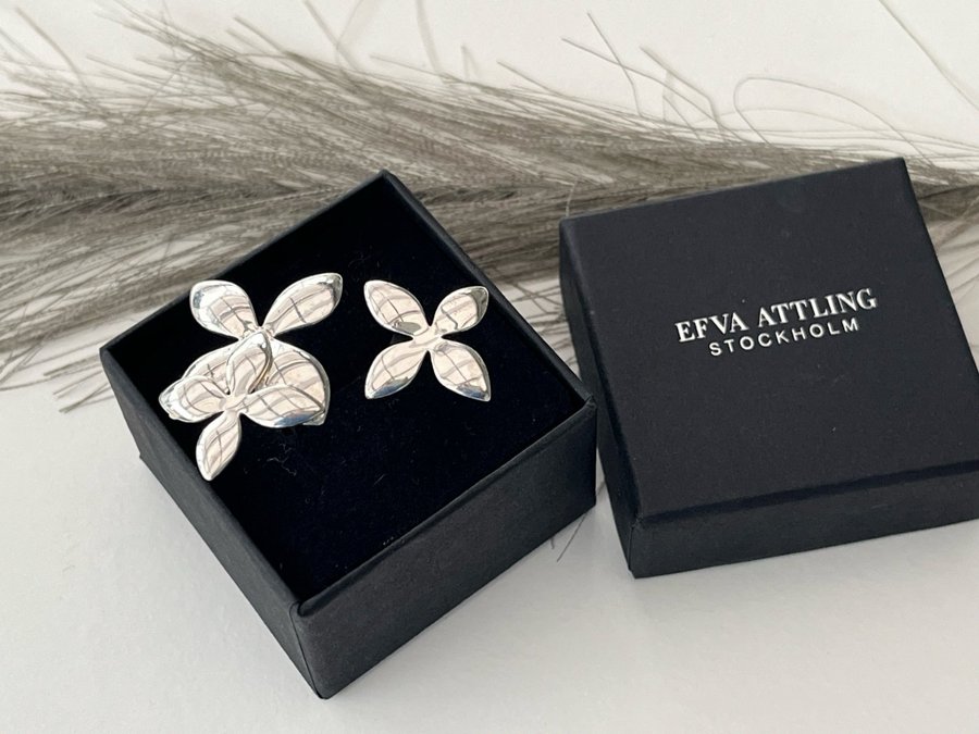 Efva Attling Magnolia, ring i silver. Fint skick!