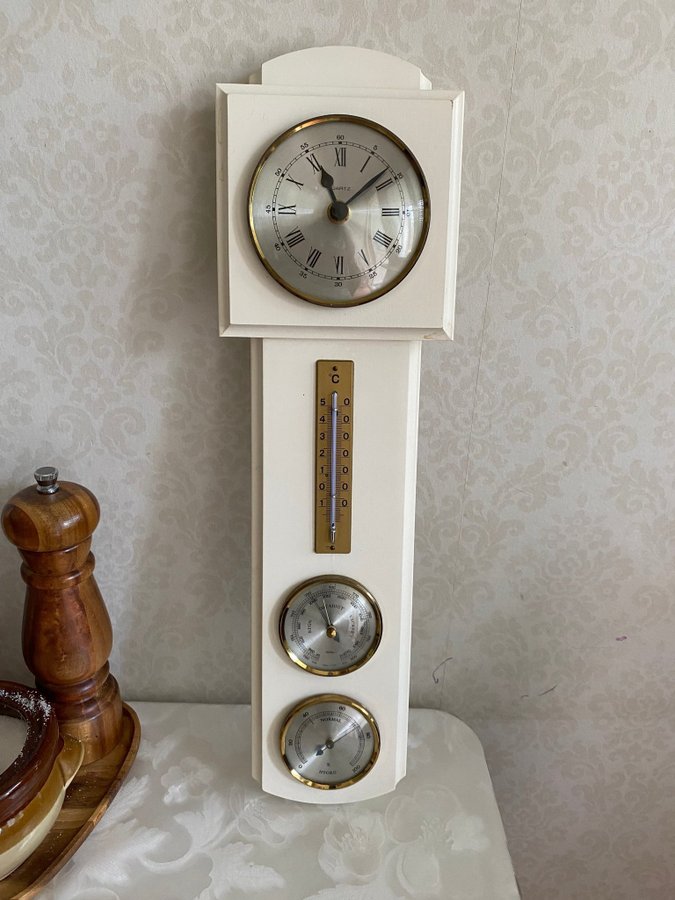 Väggklocka/ Thermometer/Hygrometer 48cm hög