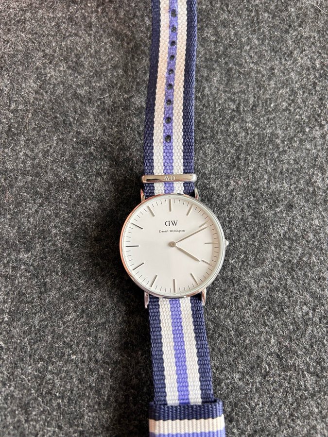 Daniel Wellington Classic Petite StSilver NEEDS BATTERY