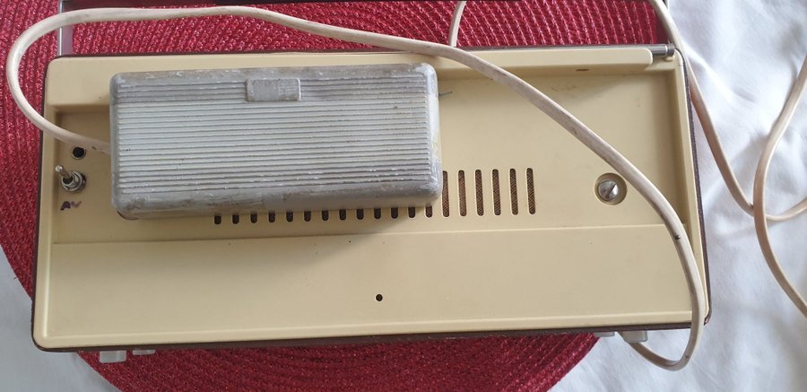 VINTAGE- TRANSISTOR RADIO -PHILIPS 1966