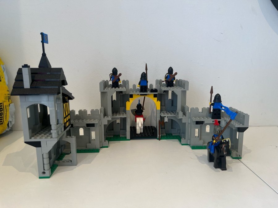 LEGO Castle 6074 - Black Falcon’s Fortress