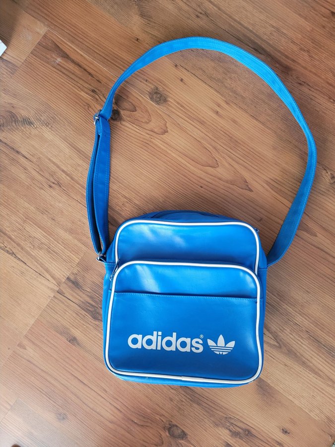 Adidasväska