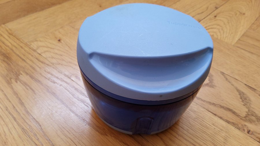 Tupperware lök och örthackare i bra beg skick!