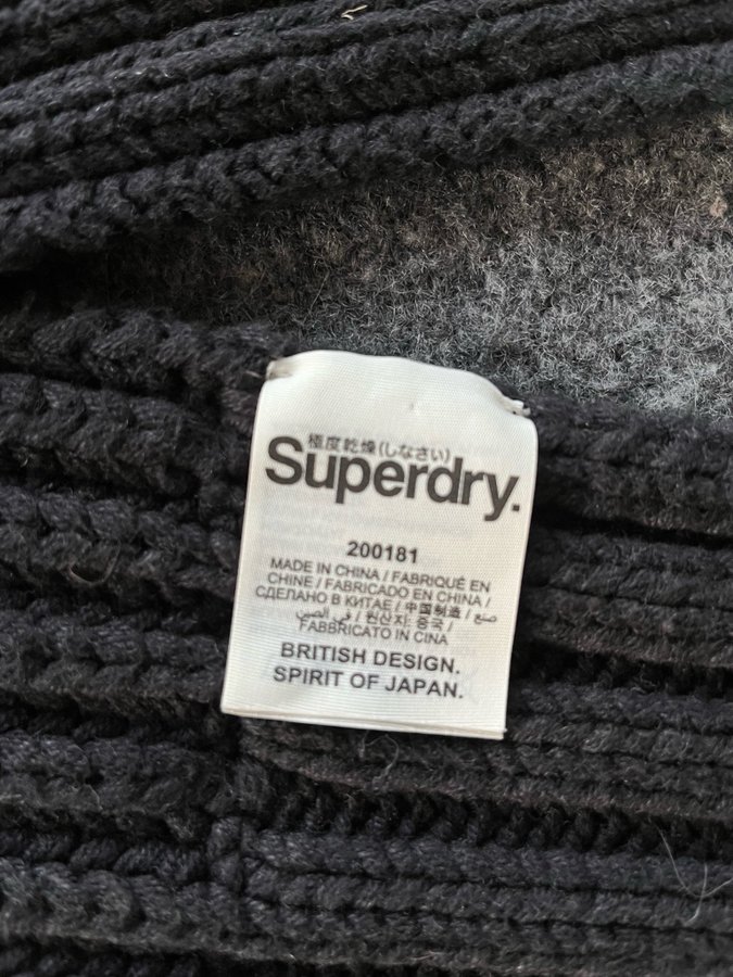 Superdry svart, ribbstickad halsduk