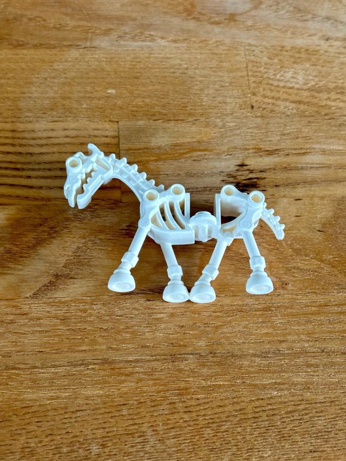 LEGO Castle ”White Horse, Skeletal / Skeleton”