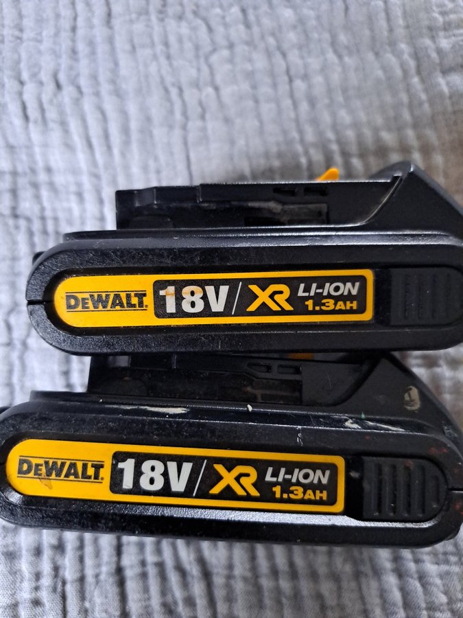 2 st Dewalt 18V XR Li-Ion Batterier