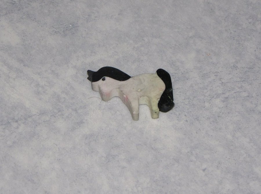 Sudd vit häst svart man 7 x4 cm sött suddgummi fin barn present skolmaterial jul