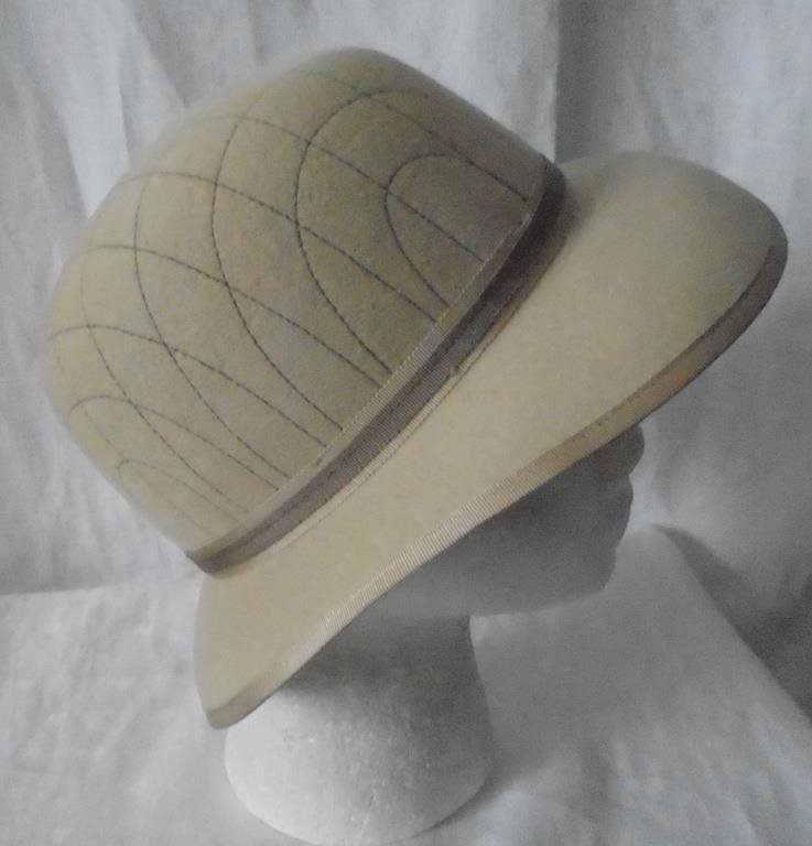 hatt beige hatt vintage