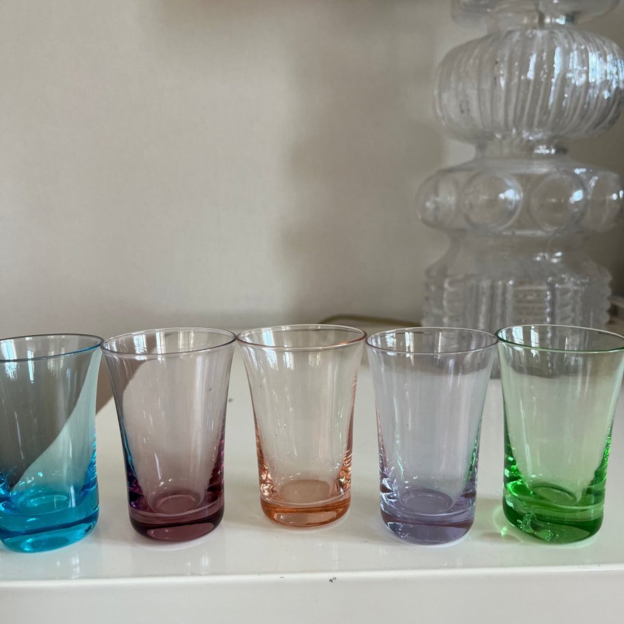 5 fina pastellfärgade snaps- eller shotglas - retro 50-tal fint skick!