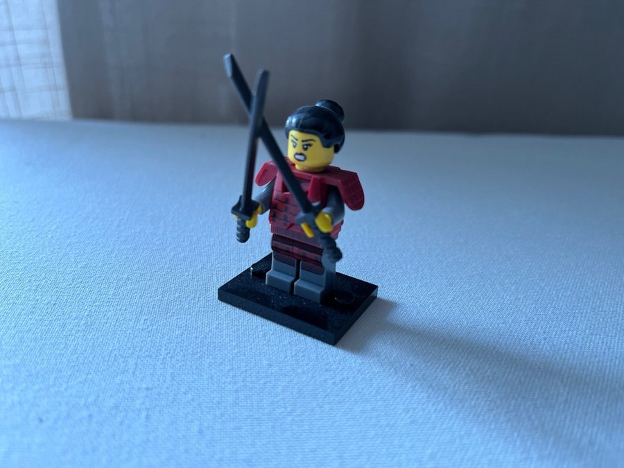 LEGO Minifigur - Kvinnlig Samuraj serie 13