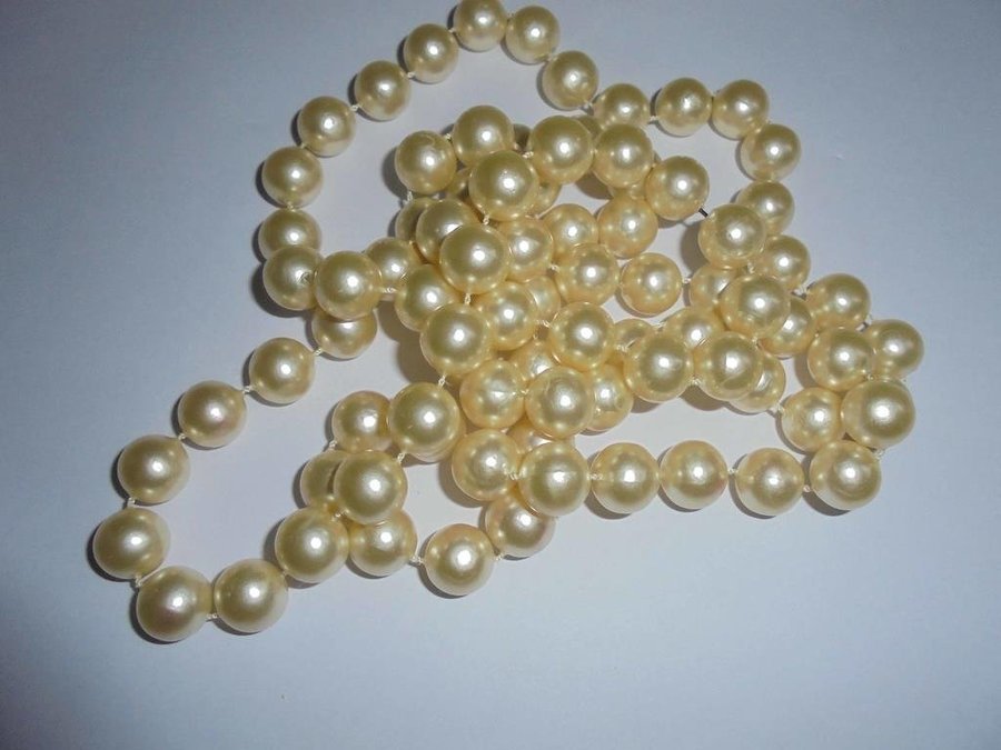 halsband av pärlor