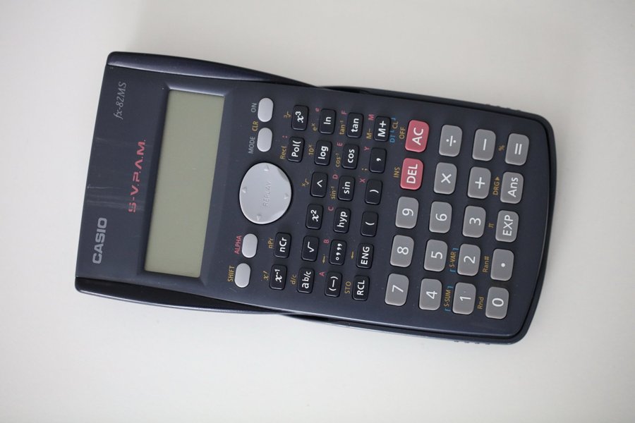 Casio fx-82 MS S-VPAM - Fungerar felfritt dock med lite ytslitage