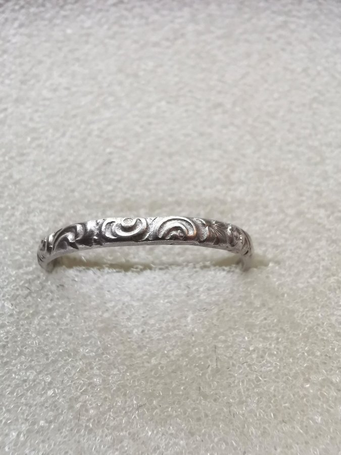 Silver ring . Nätt och tunn. Kattfot vintage. 16,75