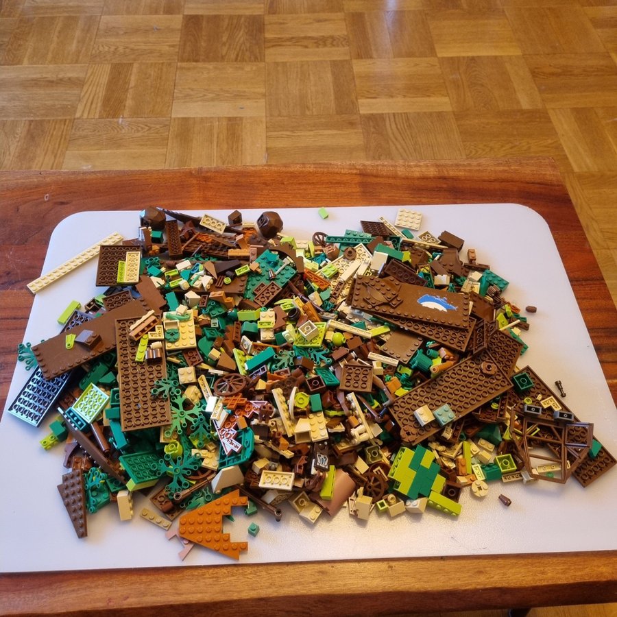 Lego över 1,5 kg beige,brunt och grönt