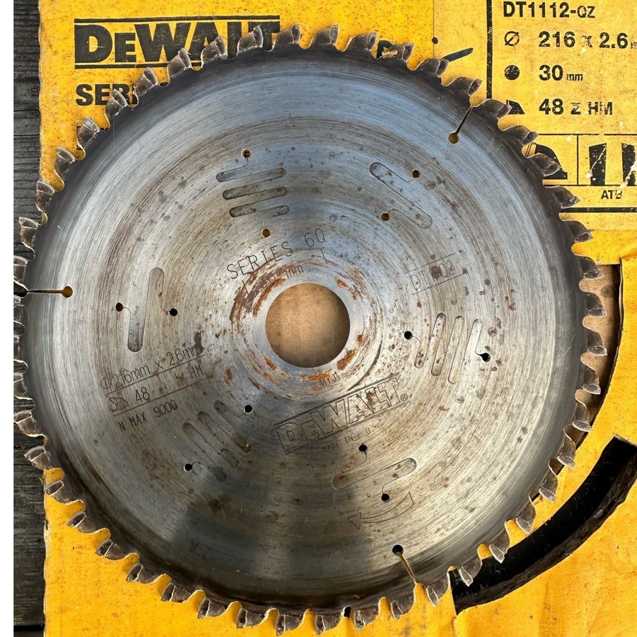 255mm samt 216mm Sågblad Dewalt kapsåg gersåg