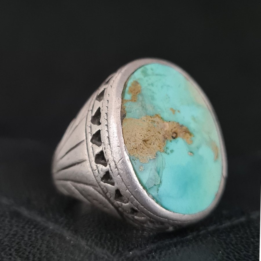 HANDGJORD VINTAGE STERLING SILVER RING MED STOR SPECIAL TURKOS STEN