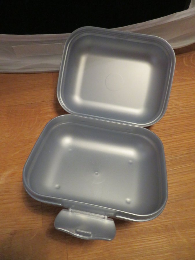 *** Tupperware mellanstor babuska, silverfärgad (NY) ***