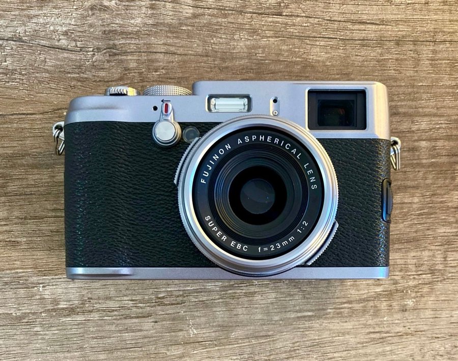 Fujifilm X-100, Silver, Mint Condition