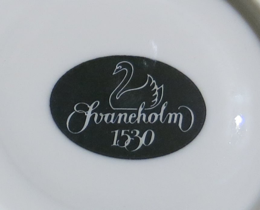 Kopp med fat Svaneholm 1530