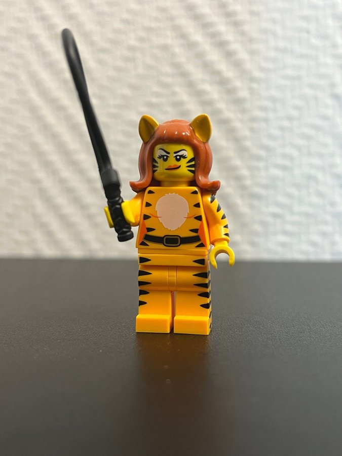 Lego Minifigurer Serie 14 Tiger Woman Komplett