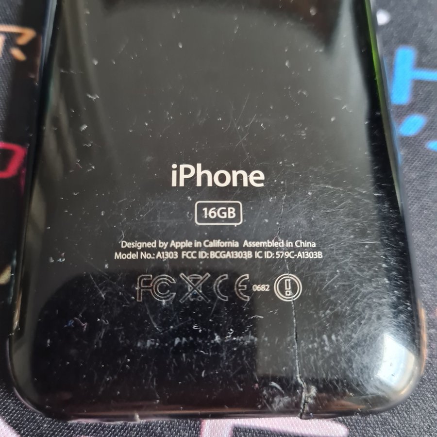 Mobiltelefon av märket IPHONE 16GB