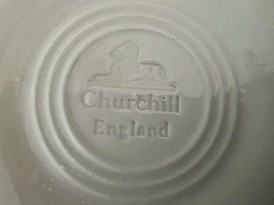 4 st Djupa assietter Churchill England.