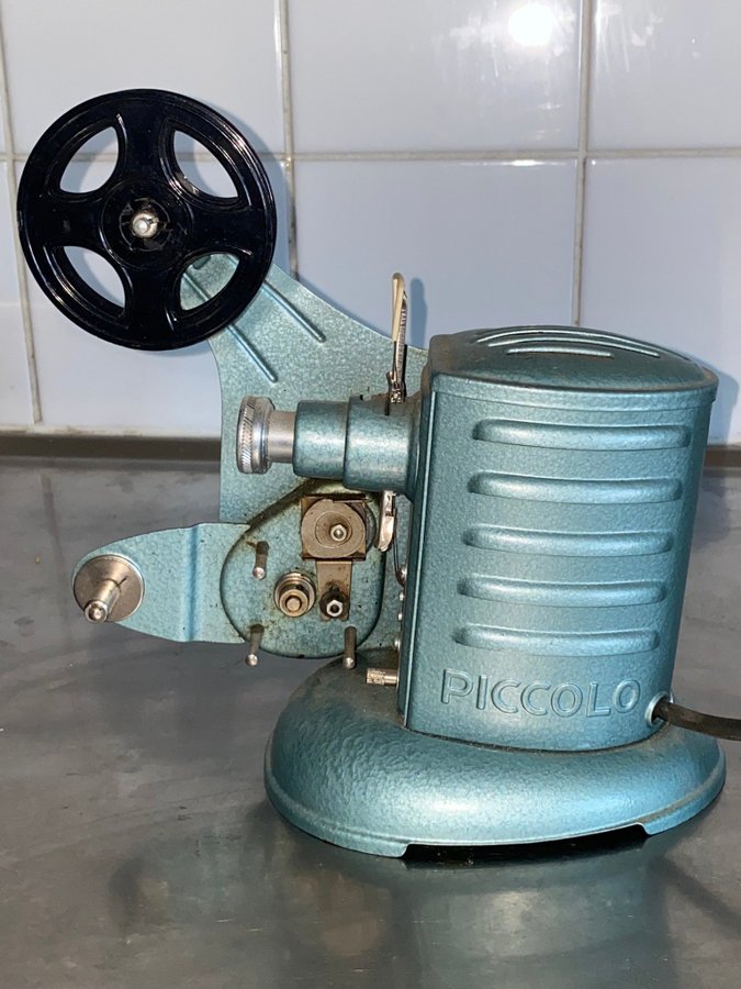 Gammal liten filmprojector PICCOLO för 16 mm smal film - Projektor handvev +++++