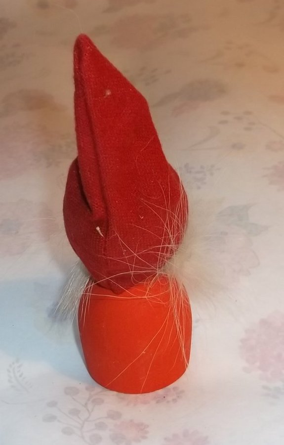 Träfigur Jultomte med röd luva 1970-tal Tomte Vintage