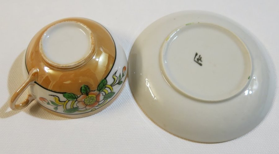 Vintage kopp med fat från Japan eller Kina
