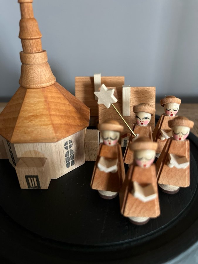 Krubba Kyrkokör Julmotiv med kyrka Mini Träfigurer Retro Jul Advent