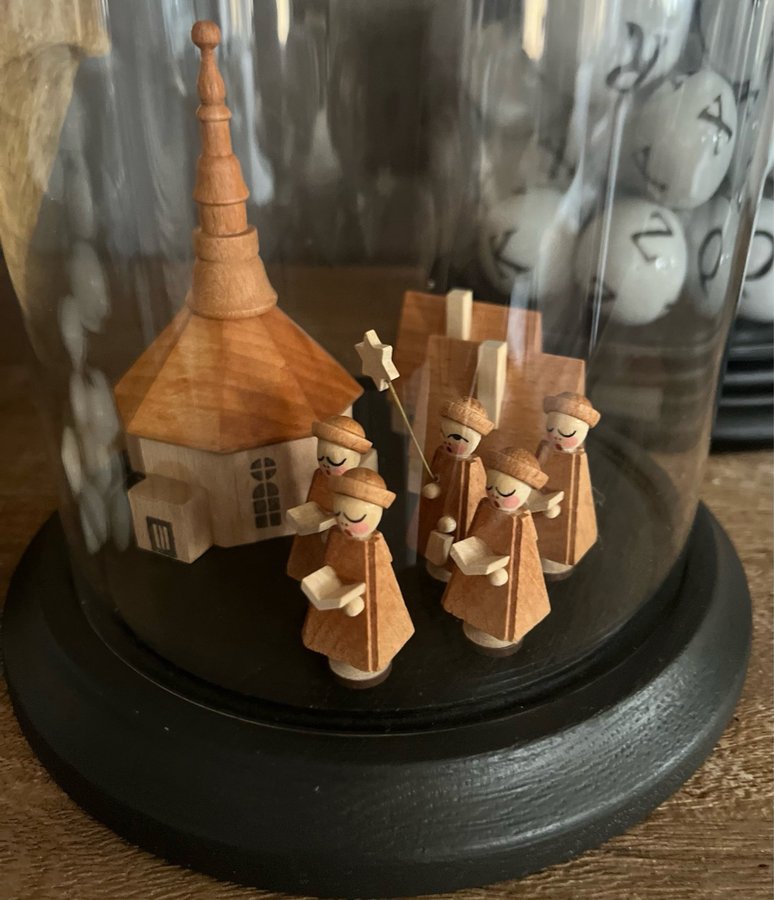 Krubba Kyrkokör Julmotiv med kyrka Mini Träfigurer Retro Jul Advent