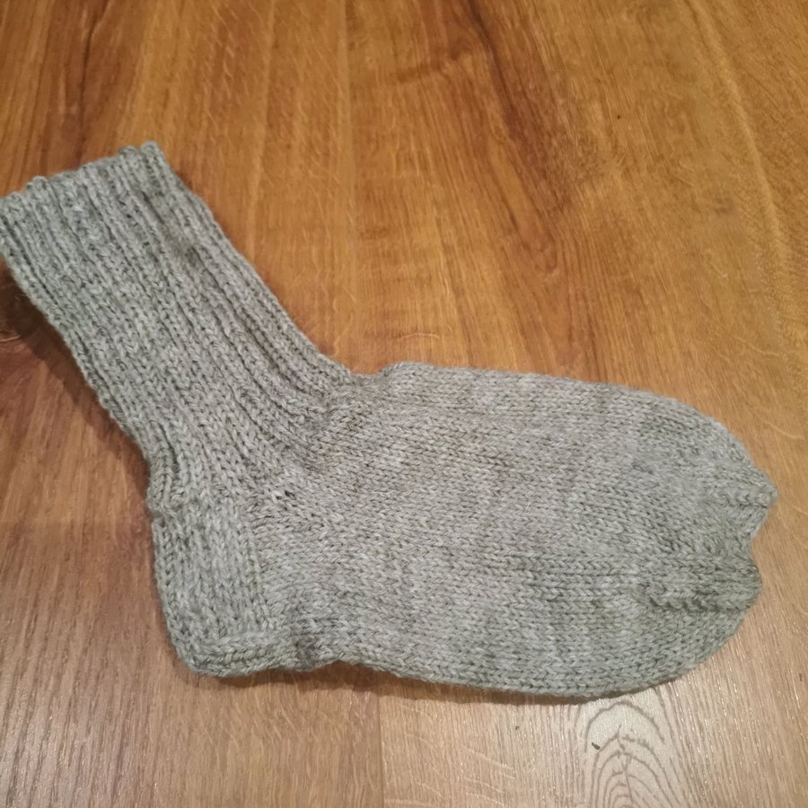 Handstickade raggsockor i storlek 38-39