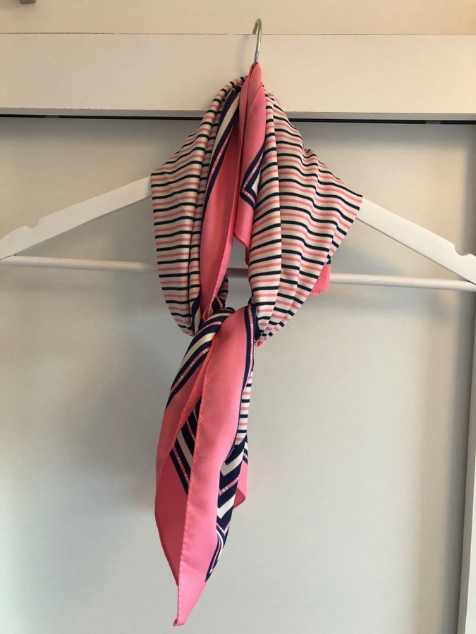 Diolen rosa, vit, blå scarf