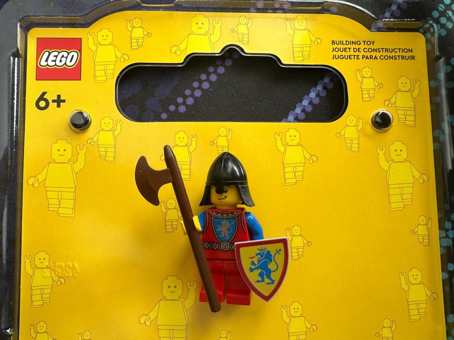 LEGO Lion Knight - Axemen