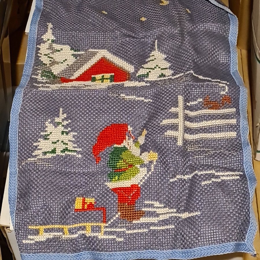 Julbonad.Broderi retro.Kostygn. Mått.57x37 cm.