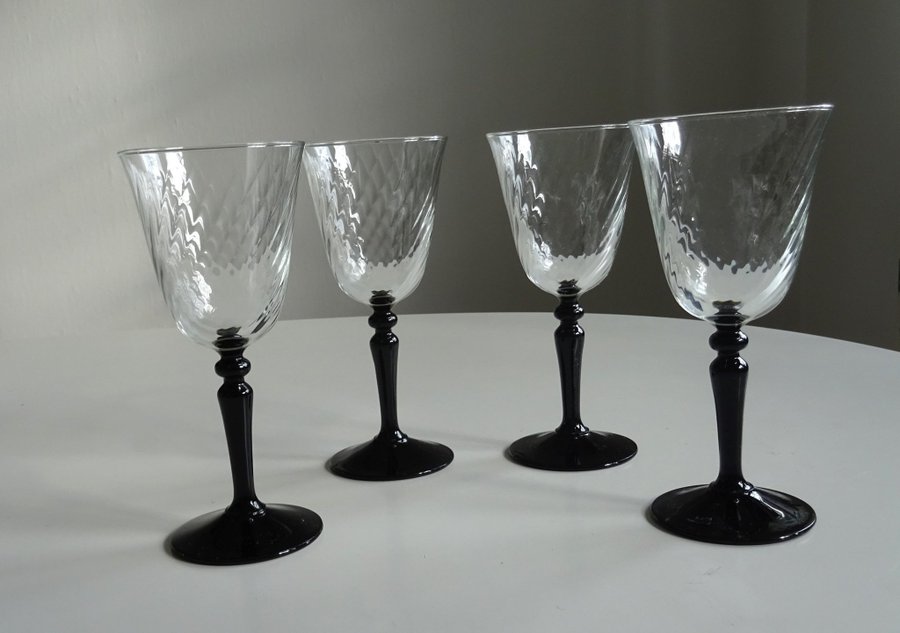 4 st vinglas vitvinsglas Black Onyx med svart fot