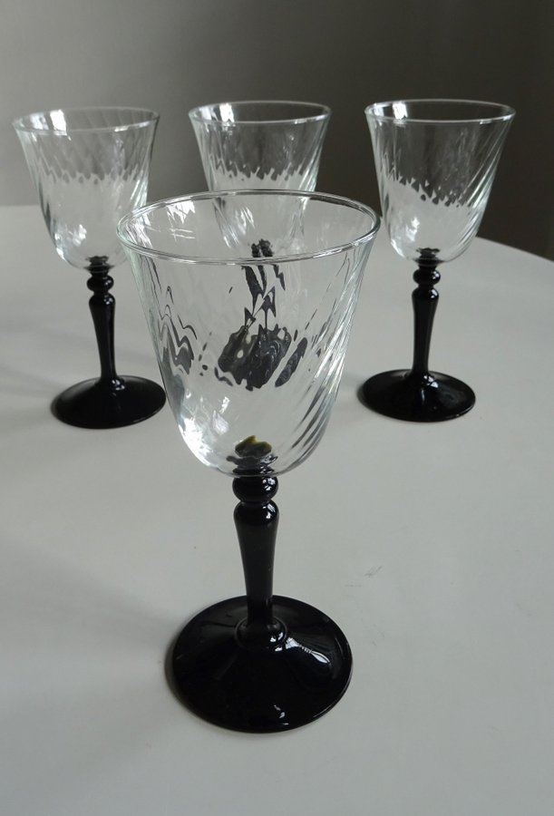 4 st vinglas vitvinsglas Black Onyx med svart fot