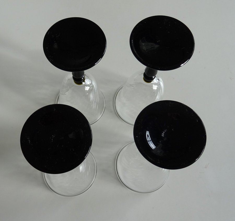 4 st vinglas vitvinsglas Black Onyx med svart fot