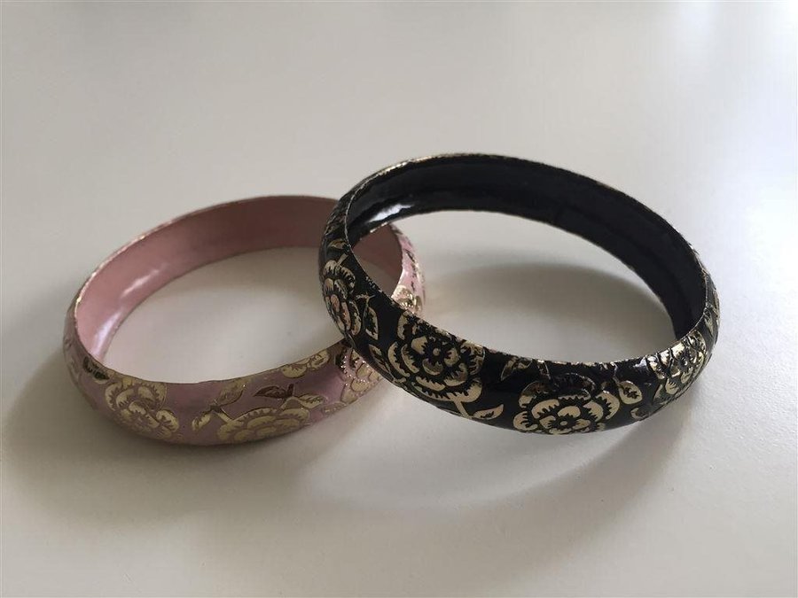 Två vackra armband rosa svart