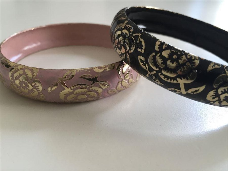 Två vackra armband rosa svart