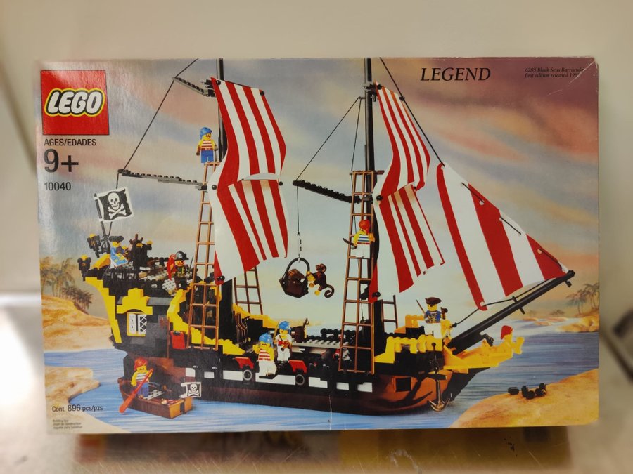 LEGO Pirates 10040 Black Seas Barracuda {Reissue 6285} (2002)