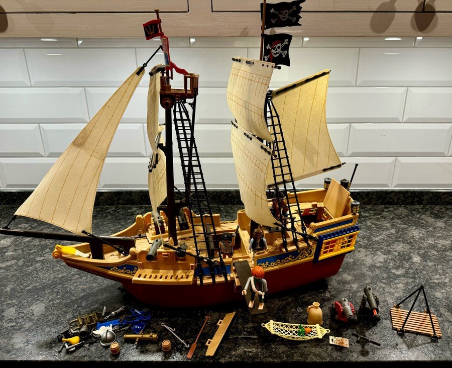 Piratskepp med tillbehör Playmobil